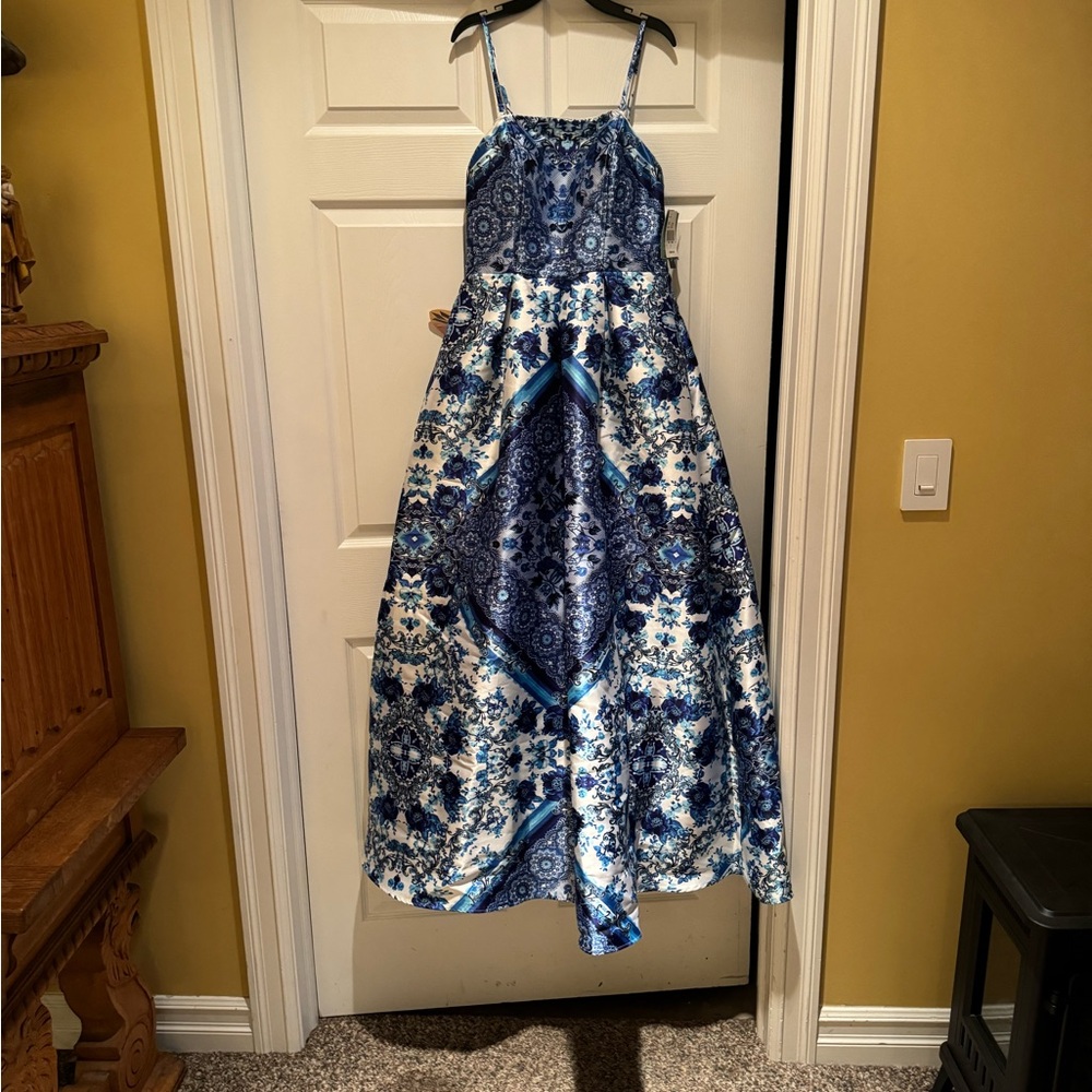 NWT. Royal Speechless Sleeveless Ball gown. Removable and adjustable straps.
